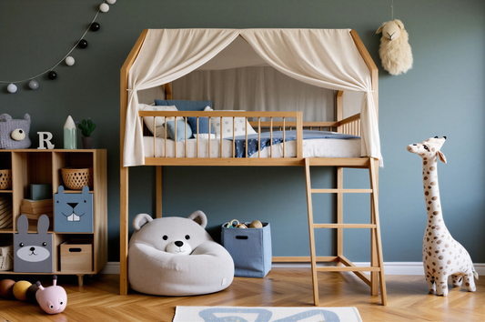 SkyNest Montessori gulta ar kāpnēm, drošības margām un līstēm - priedes koka