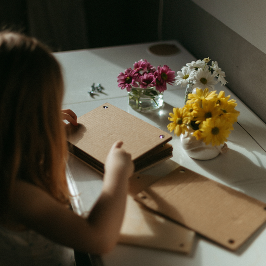 FLOWER PRESSES FOR CHILDREN – CREATIVE NATURE ACTIVITY