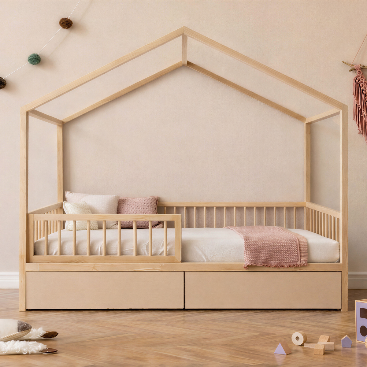 StoreNest zemgultas uzglabāšanas atvilktnes ar smilšu krāsas fasādi